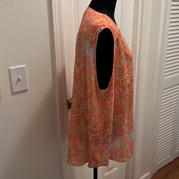 Violet + Claire sleeveless blouse - Picture 2 of 6